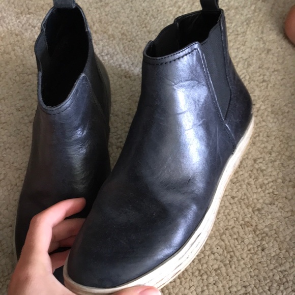 Black hightop sneakers - Picture 2 of 3